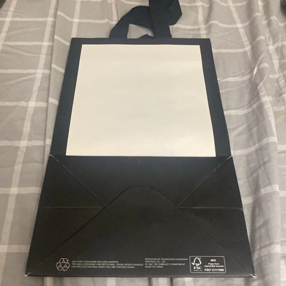 Gucci Gift Paper Board Bag EUC 7’ X 11.’ Classic Black & White.